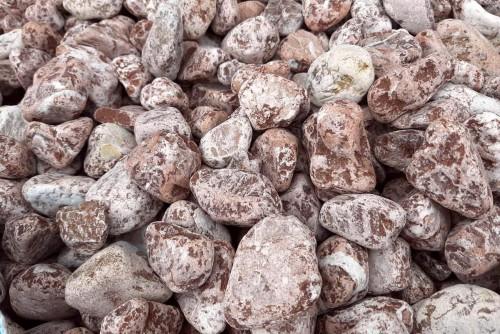 Щебень галтованый розовый (мрамор) фр.40-70 мм.